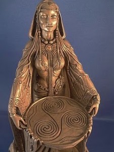 Legenda o Noći Veštica Danu-celtic-goddess-CU-top-BZ-MDAN-225x300